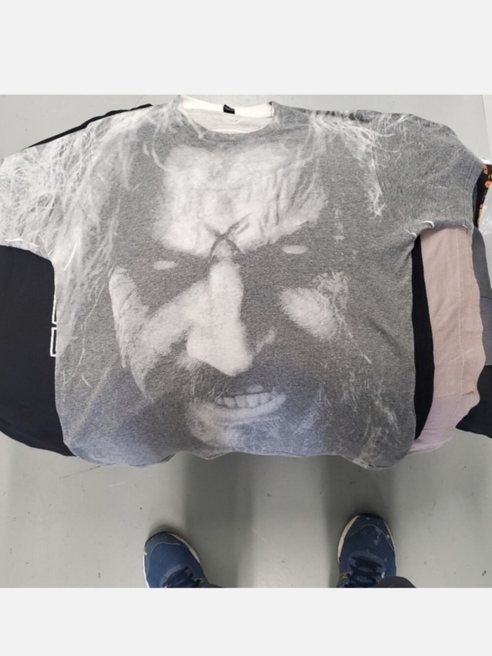 Men's Graphic T-Shirt in Gray - Unbranded